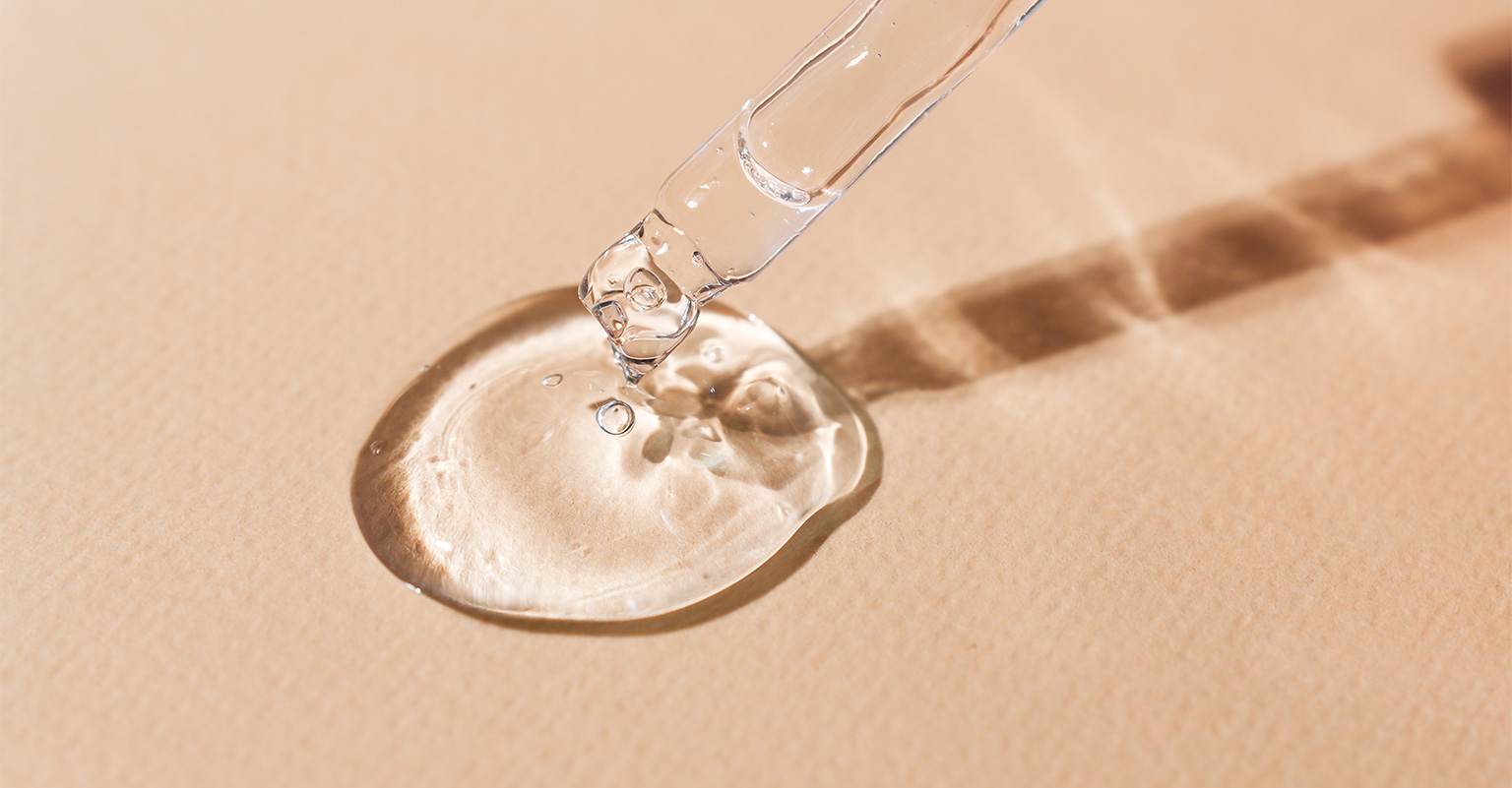 Découvrez les différentes densités d’acide hyaluronique et leurs usages. Le Dr Zanzi, expert à Lausanne, partage ses conseils pour un résultat naturel.